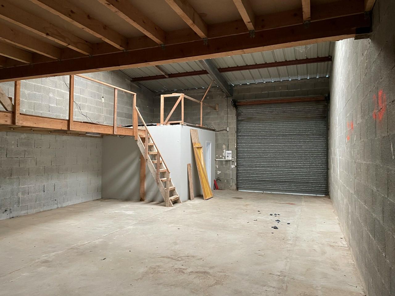 Local d'activité Saint-Symphorien-d'Ozon 305m² Location local d'activité Saint-Symphorien-d'Ozon Rhône OLACT2308110 1